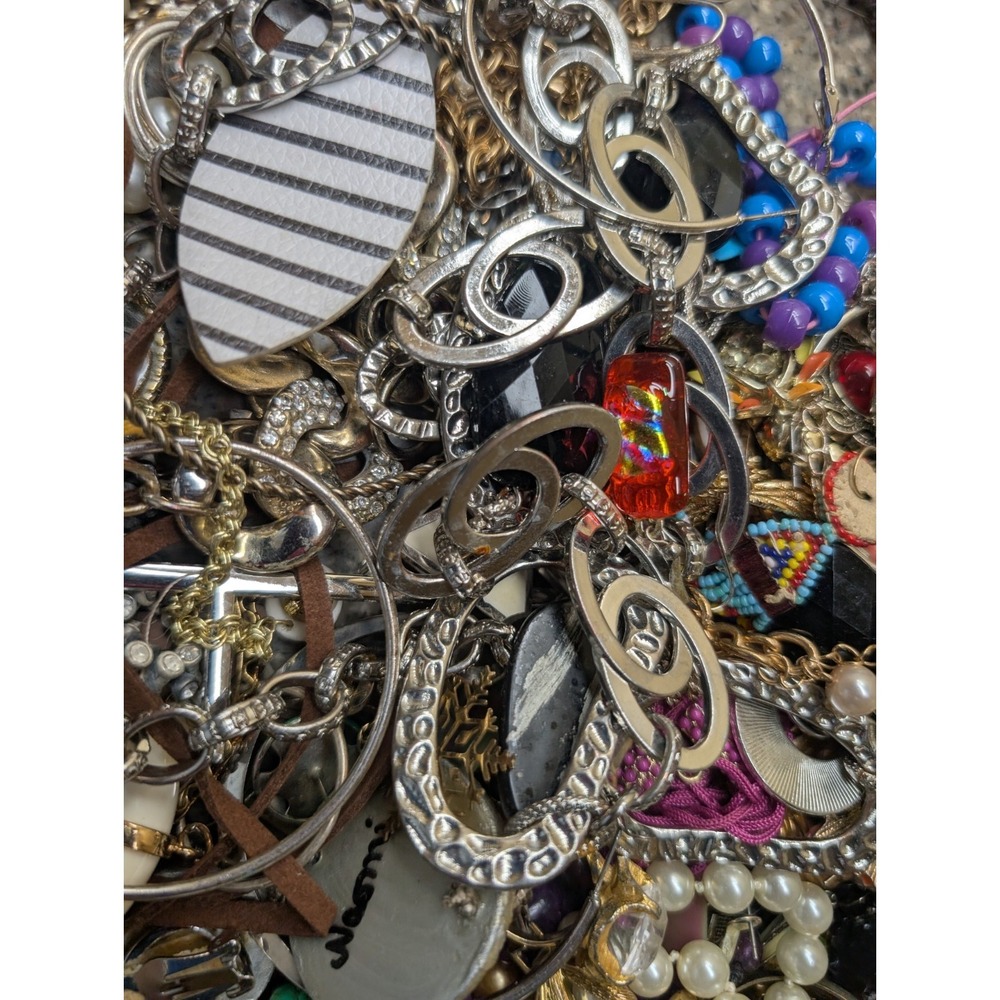 4 Lbs Mixed Craft Jewelry Lot Rhinestone Beaded Repurpose Harvest Lot 2 - Picture 4 of 7